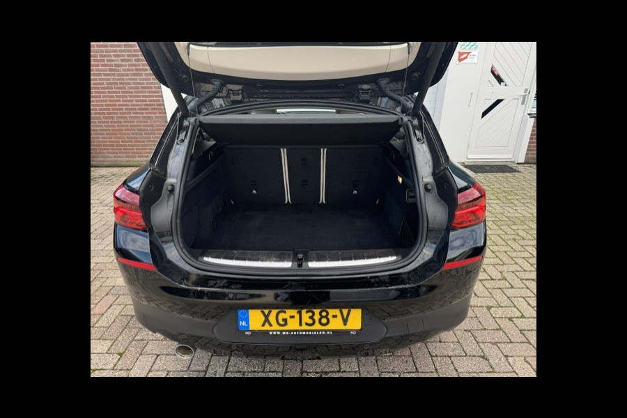 BMW X2 SDrive18i Executive - Sportstoelen - Leder -LED - NAP