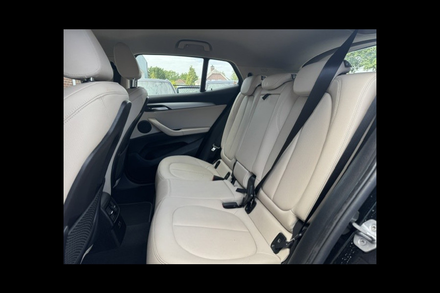 BMW X2 SDrive18i Executive - Sportstoelen - Leder -LED - NAP