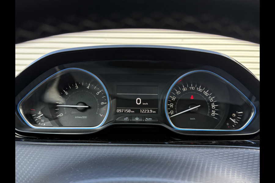 Peugeot 2008 1.2 PureTech Blue Lion 2e Eigenaar|Pano|Stoelverw|D-riem vv in 2024|Carplay|Camera|Cruise|Clima|PDC|APK tot 02-2027