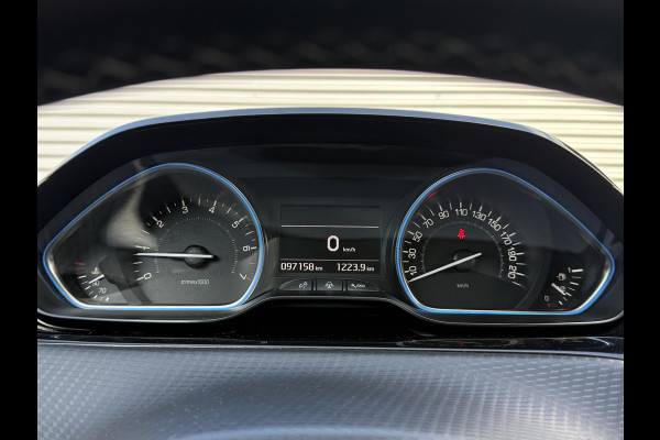 Peugeot 2008 1.2 PureTech Blue Lion 2e Eigenaar|Pano|Stoelverw|D-riem vv in 2024|Carplay|Camera|Cruise|Clima|PDC|APK tot 02-2027