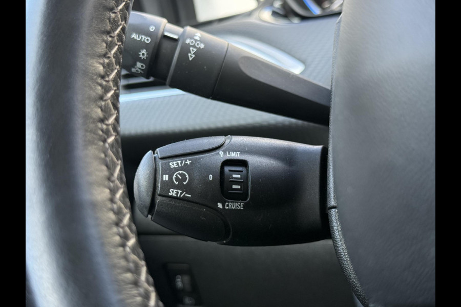 Peugeot 2008 1.2 PureTech Blue Lion 2e Eigenaar|Pano|Stoelverw|D-riem vv in 2024|Carplay|Camera|Cruise|Clima|PDC|APK tot 02-2027