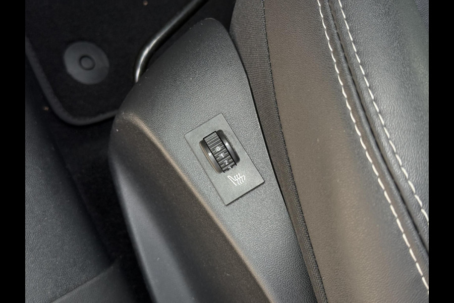 Peugeot 2008 1.2 PureTech Blue Lion 2e Eigenaar|Pano|Stoelverw|D-riem vv in 2024|Carplay|Camera|Cruise|Clima|PDC|APK tot 02-2027