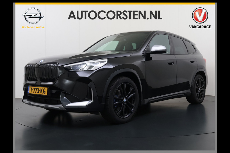 BMW iX1 xDrive30 313PK 4WD M-Pack Leer Harman/Kardon®-Audio Launch Edition SOH 100% Android Auto Apple Carplay Camera Adaptief onderstel AWD Live Cockpit Plus Privacy Glas Led Elek.Achterklep Lmv 19" Isofix DAB Origineel Nederlandse Auto