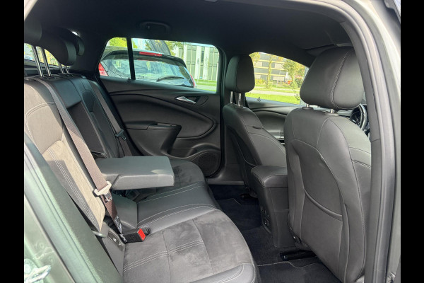 Opel Astra Sports Tourer 1.2 Ultimate ✓146pk✓Carplay✓Camera✓Stoelverw✓Stuurverw✓Keyless✓Pdc V+A✓Alcantara-Leder✓Clima✓Cruise✓6 Bak✓Rijstrooksensor✓Dodehoeksensor✓17''Lm velgen✓N.A.P✓Apk tot 11-2028