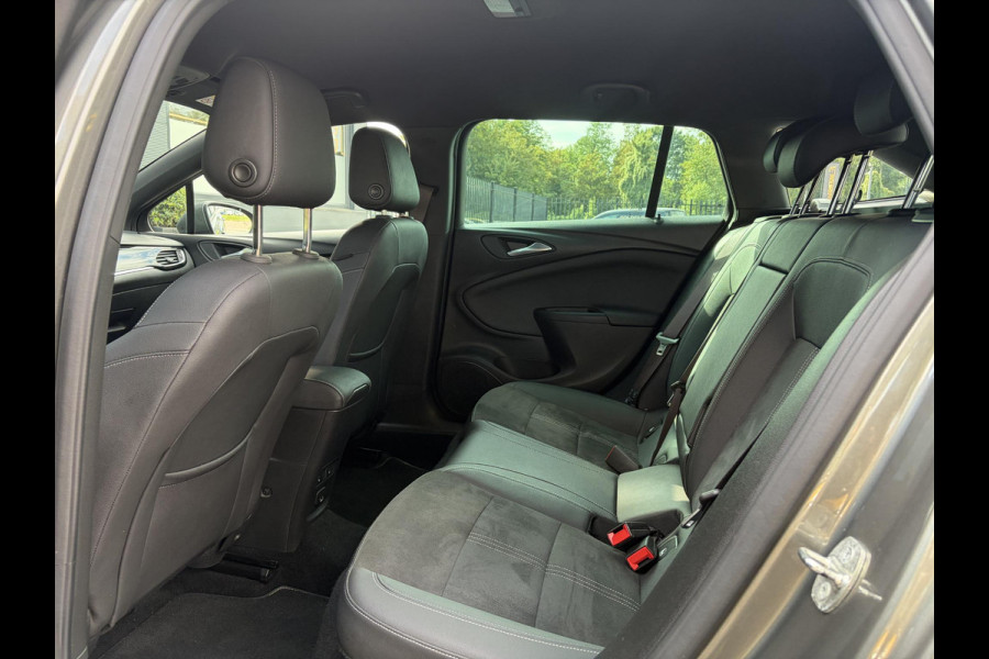 Opel Astra Sports Tourer 1.2 Ultimate ✓146pk✓Carplay✓Camera✓Stoelverw✓Stuurverw✓Keyless✓Pdc V+A✓Alcantara-Leder✓Clima✓Cruise✓6 Bak✓Rijstrooksensor✓Dodehoeksensor✓17''Lm velgen✓N.A.P✓Apk tot 11-2028