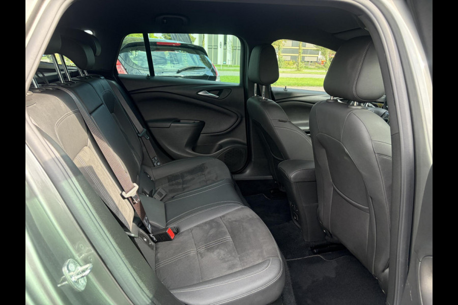 Opel Astra Sports Tourer 1.2 Ultimate ✓146pk✓Carplay✓Camera✓Stoelverw✓Stuurverw✓Keyless✓Pdc V+A✓Alcantara-Leder✓Clima✓Cruise✓6 Bak✓Rijstrooksensor✓Dodehoeksensor✓17''Lm velgen✓N.A.P✓Apk tot 11-2028