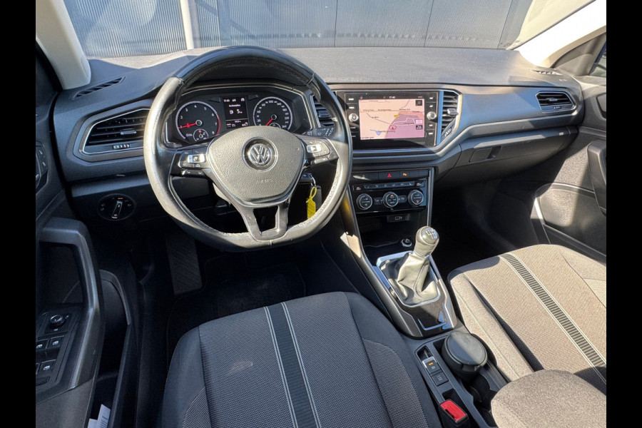 Volkswagen T-Roc 1.0 TSI Style * Navigatiesysteem * Stoelverwarming * Adaptieve Cruise Control * Parkeercamera *