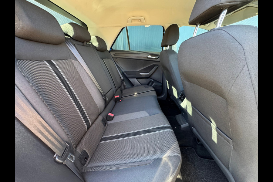 Volkswagen T-Roc 1.0 TSI Style * Navigatiesysteem * Stoelverwarming * Adaptieve Cruise Control * Parkeercamera *