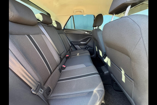 Volkswagen T-Roc 1.0 TSI Style * Navigatiesysteem * Stoelverwarming * Adaptieve Cruise Control * Parkeercamera *