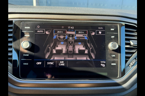Volkswagen T-Roc 1.0 TSI Style * Navigatiesysteem * Stoelverwarming * Adaptieve Cruise Control * Parkeercamera *