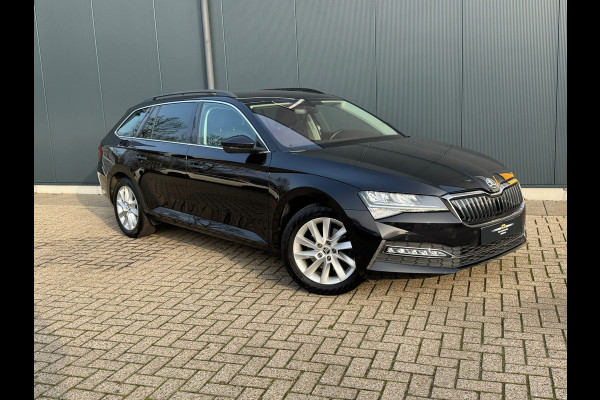 Škoda Superb Combi 1.4 TSI iV AUTOMAAT * Navigatiesysteem * ParkeerCamera * Elek. achterklep *