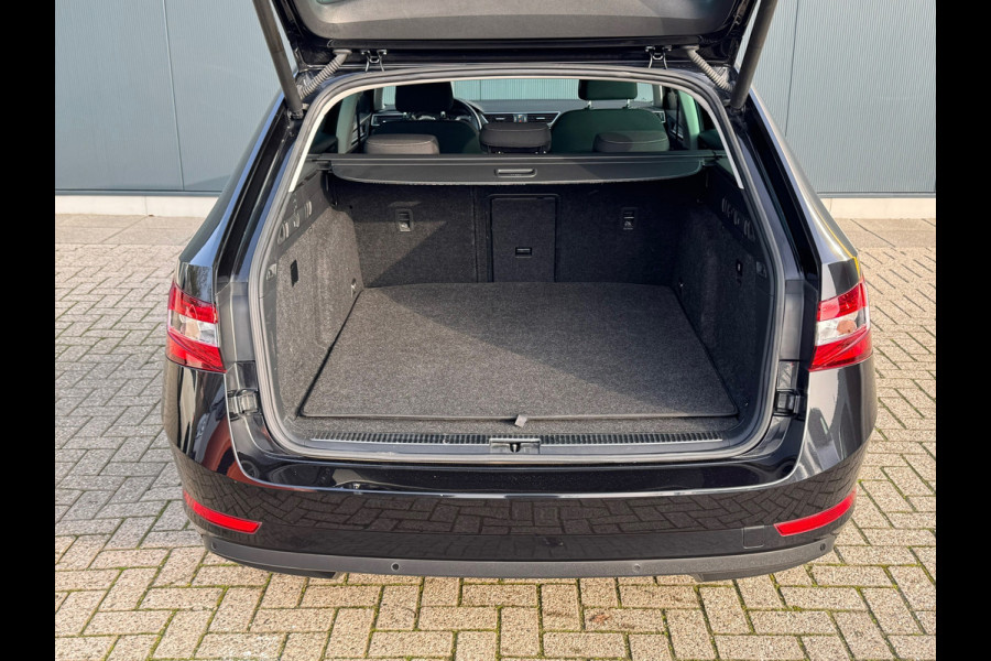 Škoda Superb Combi 1.4 TSI iV AUTOMAAT * Navigatiesysteem * ParkeerCamera * Elek. achterklep *