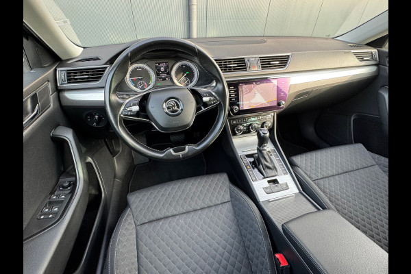 Škoda Superb Combi 1.4 TSI iV AUTOMAAT * Navigatiesysteem * ParkeerCamera * Elek. achterklep *