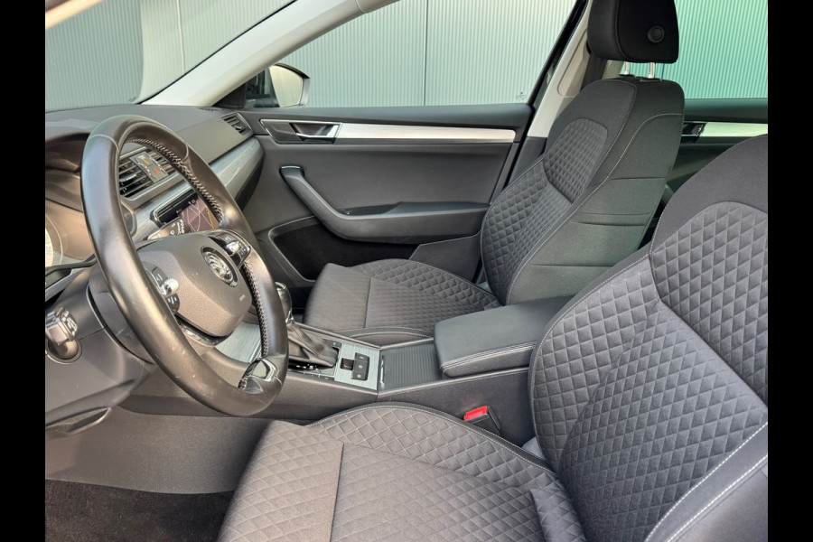 Škoda Superb Combi 1.4 TSI iV AUTOMAAT * Navigatiesysteem * ParkeerCamera * Elek. achterklep *