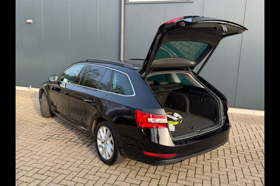 Škoda Superb Combi 1.4 TSI iV AUTOMAAT * Navigatiesysteem * ParkeerCamera * Elek. achterklep *