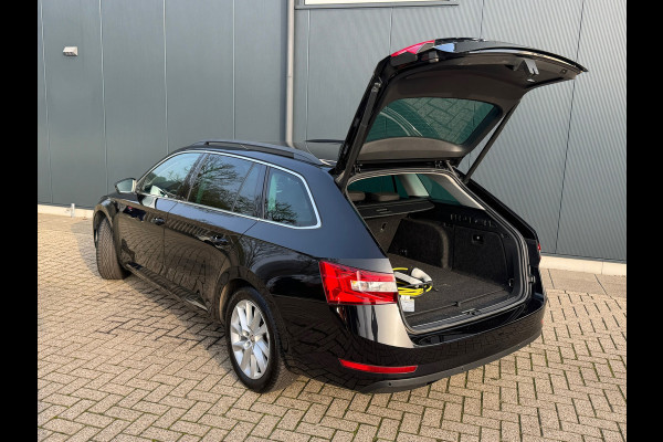 Škoda Superb Combi 1.4 TSI iV AUTOMAAT * Navigatiesysteem * ParkeerCamera * Elek. achterklep *