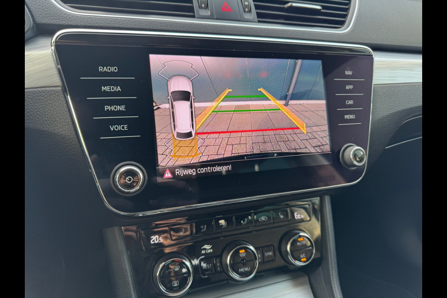 Škoda Superb Combi 1.4 TSI iV AUTOMAAT * Navigatiesysteem * ParkeerCamera * Elek. achterklep *