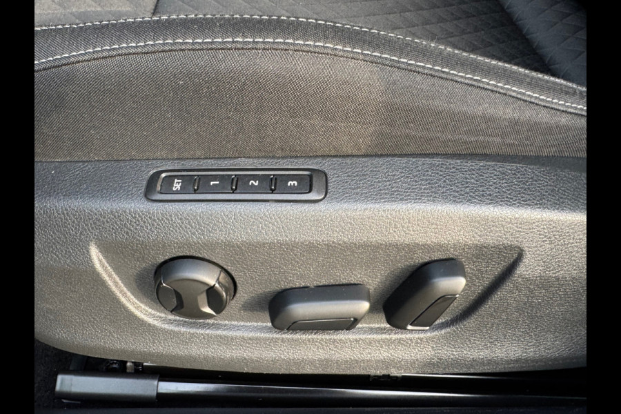 Škoda Superb Combi 1.4 TSI iV AUTOMAAT * Navigatiesysteem * ParkeerCamera * Elek. achterklep *