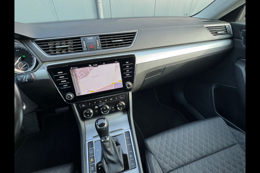 Škoda Superb Combi 1.4 TSI iV AUTOMAAT * Navigatiesysteem * ParkeerCamera * Elek. achterklep *