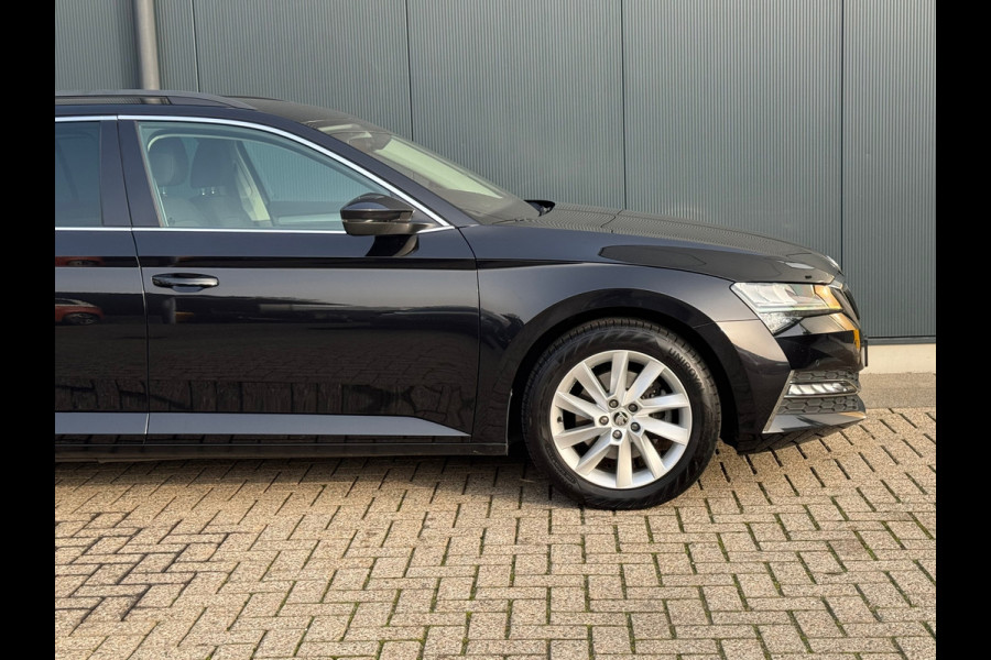 Škoda Superb Combi 1.4 TSI iV AUTOMAAT * Navigatiesysteem * ParkeerCamera * Elek. achterklep *