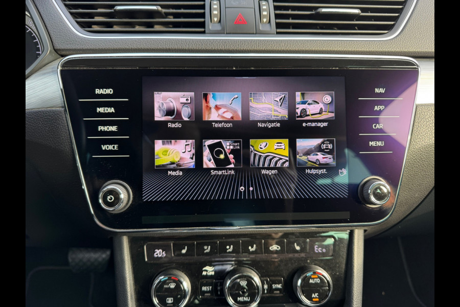 Škoda Superb Combi 1.4 TSI iV AUTOMAAT * Navigatiesysteem * ParkeerCamera * Elek. achterklep *