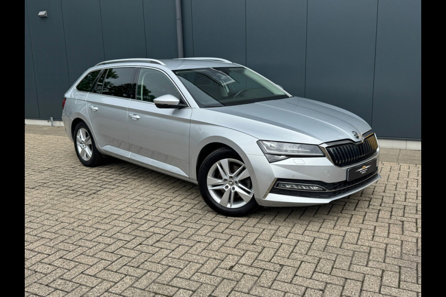 Škoda Superb Combi 1.4 TSI iV Style * AUTOMAAT * Trekhaak * Navigatiesysteem * Elektr. Kofferklep *