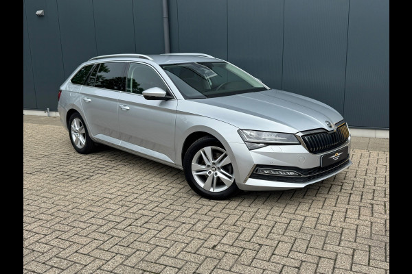 Škoda Superb Combi 1.4 TSI iV Style * AUTOMAAT * Trekhaak * Navigatiesysteem * Elektr. Kofferklep *
