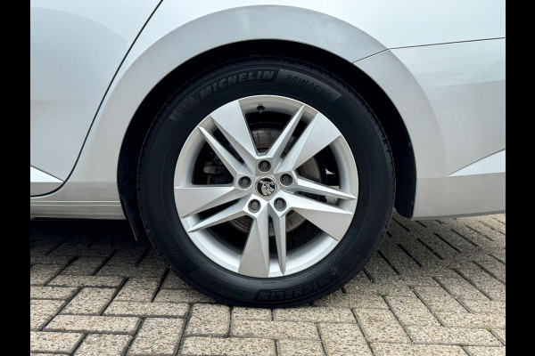 Škoda Superb Combi 1.4 TSI iV Style * AUTOMAAT * Trekhaak * Navigatiesysteem * Elektr. Kofferklep *
