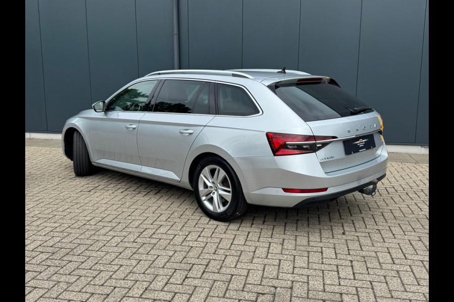 Škoda Superb Combi 1.4 TSI iV Style * AUTOMAAT * Trekhaak * Navigatiesysteem * Elektr. Kofferklep *