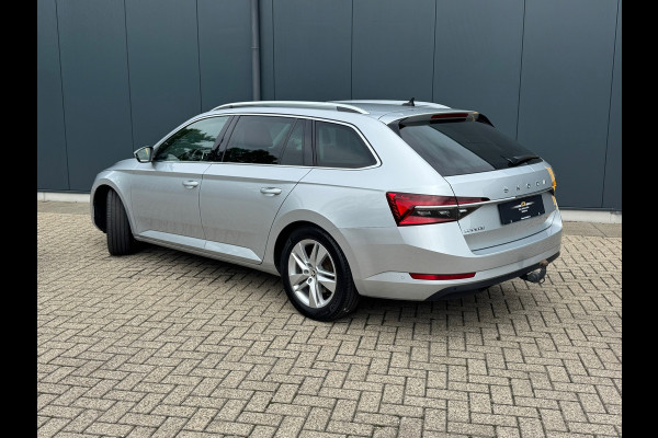 Škoda Superb Combi 1.4 TSI iV Style * AUTOMAAT * Trekhaak * Navigatiesysteem * Elektr. Kofferklep *
