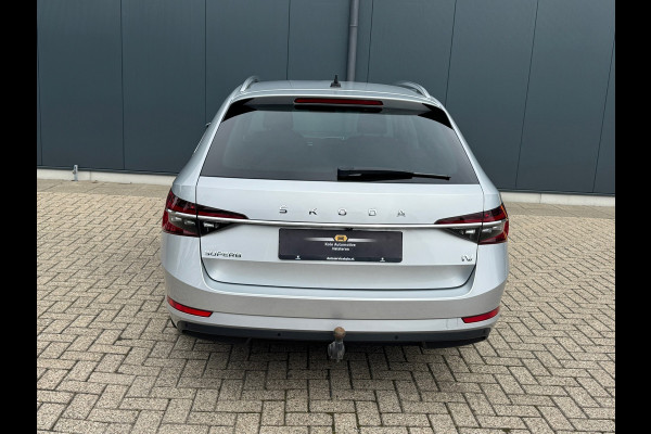 Škoda Superb Combi 1.4 TSI iV Style * AUTOMAAT * Trekhaak * Navigatiesysteem * Elektr. Kofferklep *