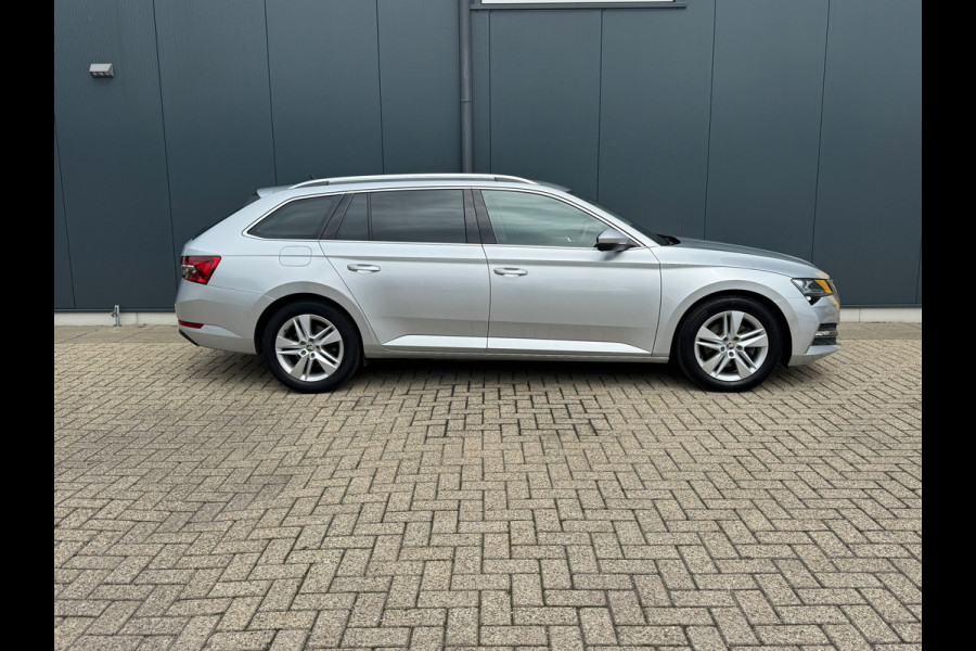 Škoda Superb Combi 1.4 TSI iV Style * AUTOMAAT * Trekhaak * Navigatiesysteem * Elektr. Kofferklep *