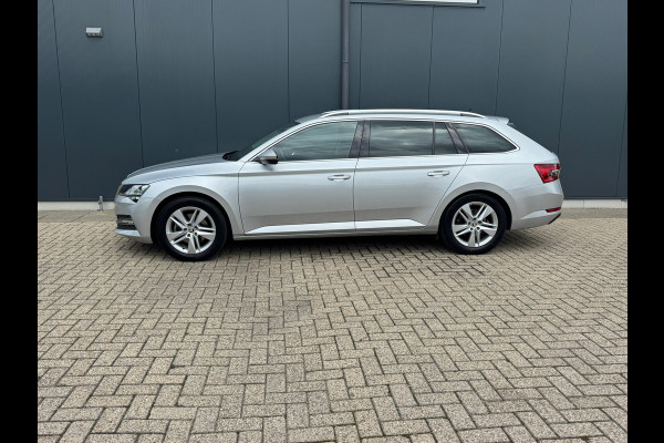 Škoda Superb Combi 1.4 TSI iV Style * AUTOMAAT * Trekhaak * Navigatiesysteem * Elektr. Kofferklep *