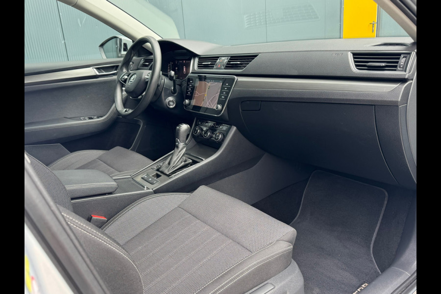 Škoda Superb Combi 1.4 TSI iV Style * AUTOMAAT * Trekhaak * Navigatiesysteem * Elektr. Kofferklep *