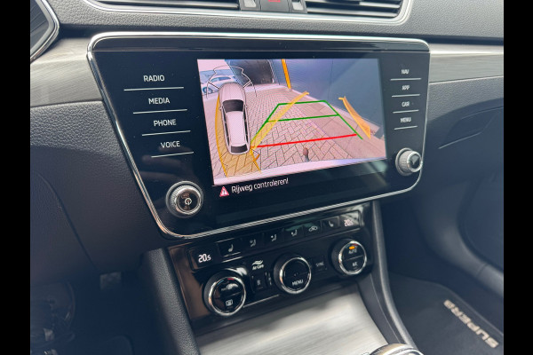 Škoda Superb Combi 1.4 TSI iV Style * AUTOMAAT * Trekhaak * Navigatiesysteem * Elektr. Kofferklep *