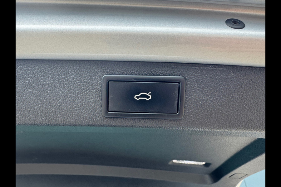 Škoda Superb Combi 1.4 TSI iV Style * AUTOMAAT * Trekhaak * Navigatiesysteem * Elektr. Kofferklep *