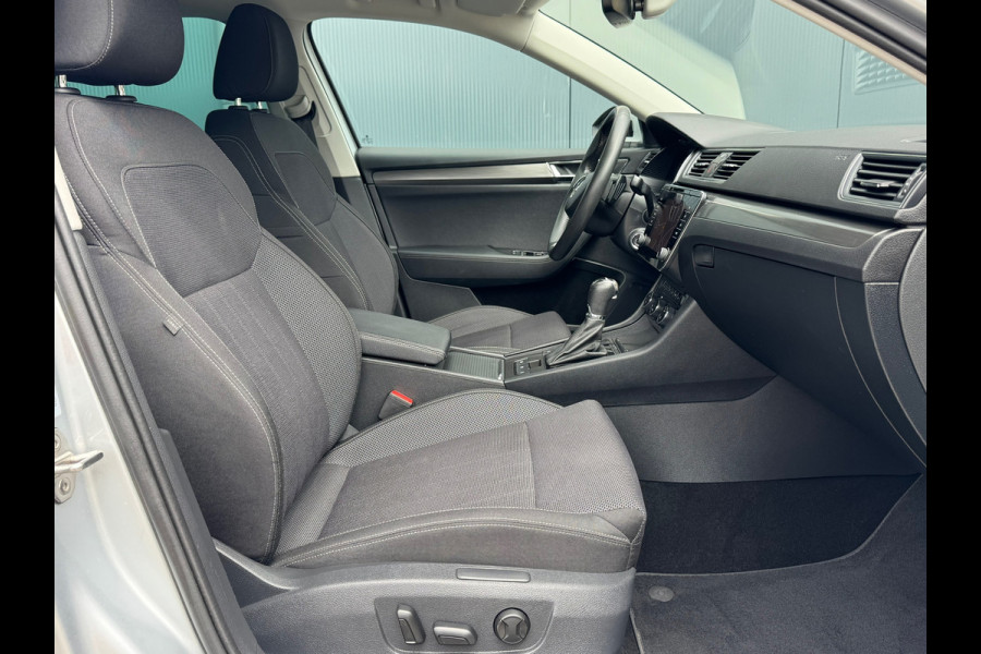 Škoda Superb Combi 1.4 TSI iV Style * AUTOMAAT * Trekhaak * Navigatiesysteem * Elektr. Kofferklep *