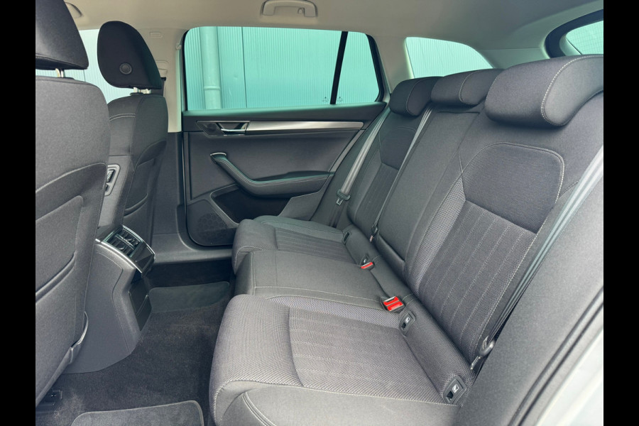Škoda Superb Combi 1.4 TSI iV Style * AUTOMAAT * Trekhaak * Navigatiesysteem * Elektr. Kofferklep *