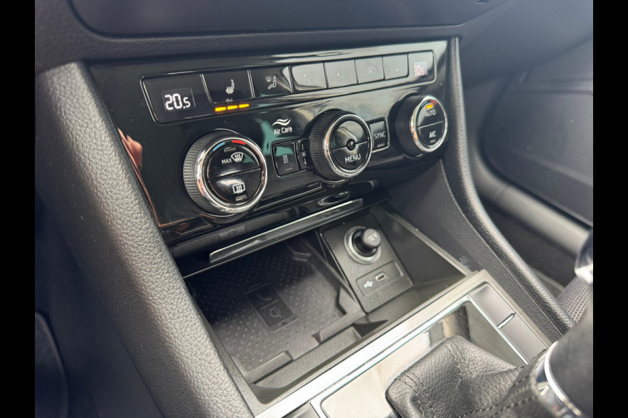 Škoda Superb Combi 1.4 TSI iV Style * AUTOMAAT * Trekhaak * Navigatiesysteem * Elektr. Kofferklep *