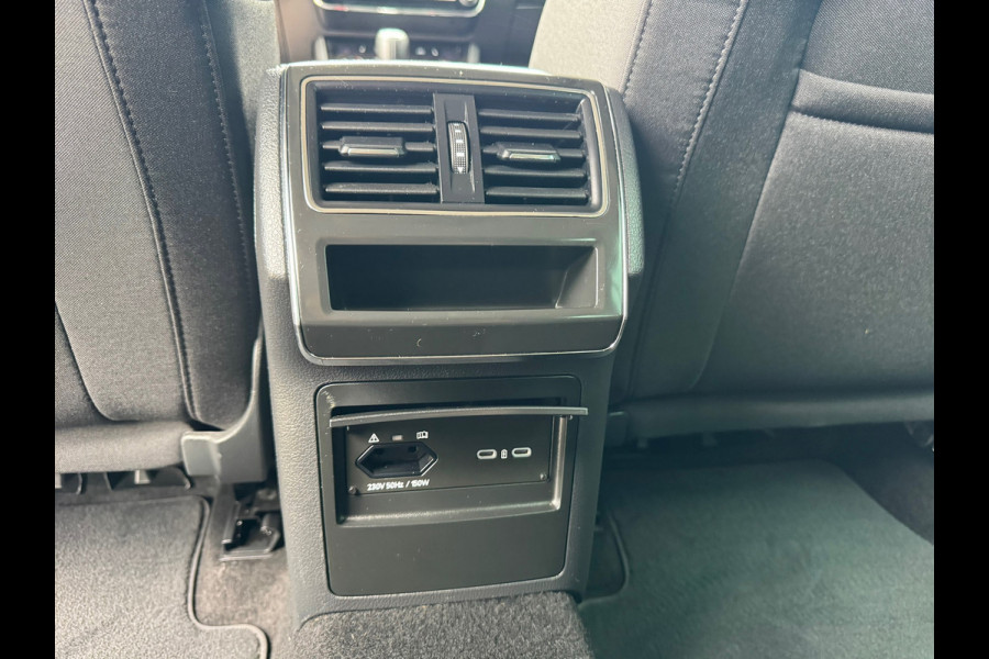 Škoda Superb Combi 1.4 TSI iV Style * AUTOMAAT * Trekhaak * Navigatiesysteem * Elektr. Kofferklep *
