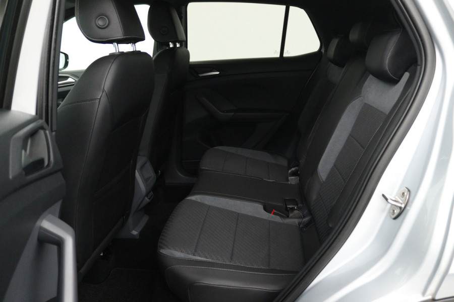 Volkswagen T-Cross 1.0 TSI Style (CAMERA, STOELVERWARMING, CRUISE ADAPTIEF, PARKEERSENSOREN)