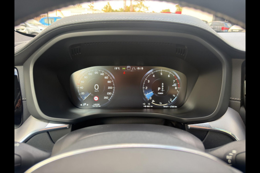 Volvo XC60 2.0 T8 Twin Engine AWD R-Design Pano B&W Lucht