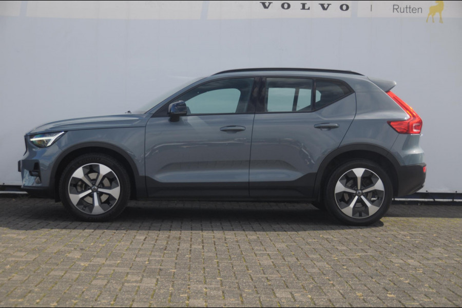 Volvo XC40 B3 177PK Automaat Plus Dark / Panoramadak / Elektrische stoelen / Harman Kardon audio / BLIS / Adaptieve cruise control / Parkeersensoren met camera / Elektrische achterklep / Stoel - en stuurwielverwarming
