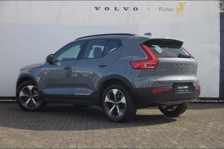 Volvo XC40 B3 177PK Automaat Plus Dark / Panoramadak / Elektrische stoelen / Harman Kardon audio / BLIS / Adaptieve cruise control / Parkeersensoren met camera / Elektrische achterklep / Stoel - en stuurwielverwarming