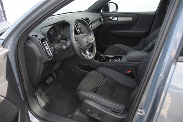 Volvo XC40 B3 177PK Automaat Plus Dark / Panoramadak / Elektrische stoelen / Harman Kardon audio / BLIS / Adaptieve cruise control / Parkeersensoren met camera / Elektrische achterklep / Stoel - en stuurwielverwarming