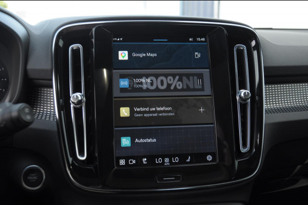 Volvo XC40 B3 177PK Automaat Plus Dark / Panoramadak / Elektrische stoelen / Harman Kardon audio / BLIS / Adaptieve cruise control / Parkeersensoren met camera / Elektrische achterklep / Stoel - en stuurwielverwarming