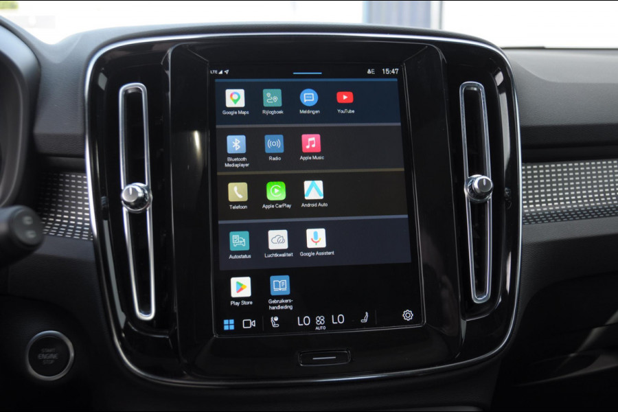 Volvo XC40 B3 177PK Automaat Plus Dark / Panoramadak / Elektrische stoelen / Harman Kardon audio / BLIS / Adaptieve cruise control / Parkeersensoren met camera / Elektrische achterklep / Stoel - en stuurwielverwarming