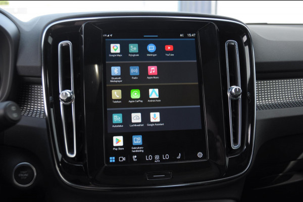 Volvo XC40 B3 177PK Automaat Plus Dark / Panoramadak / Elektrische stoelen / Harman Kardon audio / BLIS / Adaptieve cruise control / Parkeersensoren met camera / Elektrische achterklep / Stoel - en stuurwielverwarming
