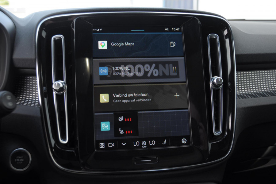 Volvo XC40 B3 177PK Automaat Plus Dark / Panoramadak / Elektrische stoelen / Harman Kardon audio / BLIS / Adaptieve cruise control / Parkeersensoren met camera / Elektrische achterklep / Stoel - en stuurwielverwarming