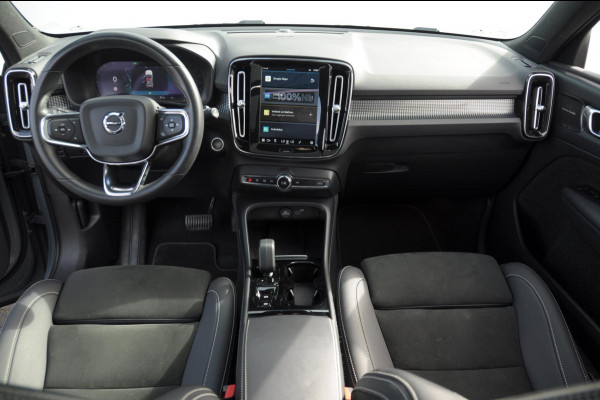 Volvo XC40 B3 177PK Automaat Plus Dark / Panoramadak / Elektrische stoelen / Harman Kardon audio / BLIS / Adaptieve cruise control / Parkeersensoren met camera / Elektrische achterklep / Stoel - en stuurwielverwarming